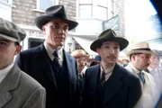 Agent Nelson Van Alden (Michael Shannon, l)