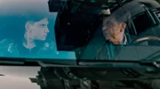 Denis (Denis Murić) verhandelt mit Omer (Tihomir Stanić) seinen neuen Vertrag.