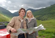 Verirrt in den schottischen Highlands: Steffi (Denise Zich) und ihr Bräutigam Felix (Pascal Breuer). Weiteres Bildmaterial finden Sie unter www.br-foto.de.