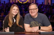 Rateteam-Kapitän Elton (r.) mit Schauspielerin Faye Montana (l.).