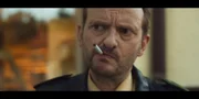 Andi (Milan Peschel) stürzt sich in verdeckte Ermittlungen, bei denen sich sein Verdacht auf wenig mehr stützt, als auf seine eigenen Vorurteile.