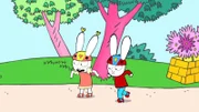 Gemeinsam üben Simon (r.) und Lou (l.) Rollschuhfahren im Park für den morgigen Schultag.