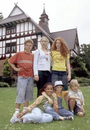Allgemeines Motiv für die Folgen 43 - 52. V.l.n.r. vorn: Rose (FZrZba KonZ), Merle (Elisa Pries), Moritz (Alexander Löffler), hinten: Tobias (Tim Küchler), Lisa (Katharina Wäschenbach), Hexe (Marleen Lohse).