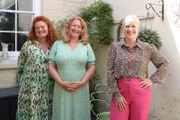 Sophie Robinson (r.)