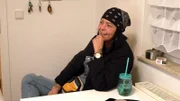 Ein Neuzugang bei Hartz und herzlich. Tatjana, genannt Taddel, ist Nanas Halbschwester und auch mit Mel gut befreundet. Als Rapperin TripSechsAcht würde sie gern zukünftig unabhängig von staatlicher Hilfe leben, denn Musik ist ihr Leben.