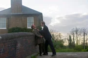 L-R: Geordie Keating (Robson Green) und Sidney Chambers (James Norton)