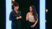 Die Modeliebhaberin Sapphire (23, re.) möchte ihre Frau fürs Leben finden. (Foto, li.: Moderatorin Anna Richardson)