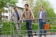 Sven Hansen (Igor Jeftic, l.) und Tobias Hartl (Michael A.Grimm, r.) ermitteln und befragen den Verdächtigen Eduardo Zanelli (Daniel Montoya, m.).