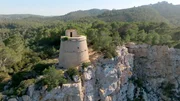 Die Wehrtürme an der Küste Ibizas sollten vor Piratenangriffen warnen.
