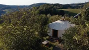Jurte von Jonatan Verhelst & Lydia Waldhör auf dem Grundstück eines Bauernhofs, Bad Mühllacken, OÖ