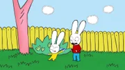 Franz (l.) und Simon (r.) spielen mit Franz' kleinem Spielzeugflugzeug, das mit genügend Anschwung richtig gut durch die Luft schwebt.