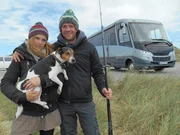 Claudio und Nico mit ihren Hunden 'Bailey' und 'Filou' Claudio und Nico mit ihren Hunden 'Bailey' und 'Filou'