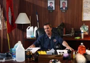 Neil Flynn (Hausmeister).