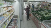 Pro Tag kann Genoveva nicht mehr als vier Euro für Essen ausgeben. Die 30-Jährige muss kaufen, was im Angebot ist.