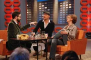 rbb Fernsehen KRÖMER - DIE INTERNATIONALE SHOW, am Freitag um 21:00 Uhr. "KRÖMER - Die internationale Show" verspricht wieder spannende Gäste und mehr Spontaneität, als manch einem lieb sein dürfte. Die Zuschauer können sich auf wirklich wichtige Gespräche freuen; dafür nimmt sich der Mann aus Neukölln in seiner unnachahmlichen Art wieder viel Zeit. Kurt Krömer (li.) mit Gabi Bauer und Max Mutzke.