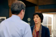 ARD ROTE ROSEN FOLGE 1466, am Donnerstag (04.04.13) um 14:10 Uhr im ERSTEN. Merle (Anja Franke, r.) reagiert auf Gunters (Hermann Toelcke, l.) Untreue-Geständnis schockiert und tief verletzt.