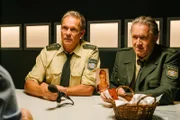 Hubert (Christian Tramitz, l.) und Girwidz (Michael Brandner, r.) müssen herausfinden, ob Barbara etwas mit dem Mord zu tun hatte.