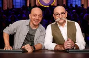Rateteam-Kapitän Bernhard Hoëcker (l.) und der Koch und Fernsehmoderator Horst Lichter (r.) bilden ein Rateteam.