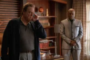 In front: Dr. Eli Gemstone (John Goodman)