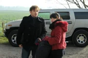 Nina will gemeinsam mit Lex fliehen. Von links: Lex (Sebastian Gerold) und Nina Kreutzer (Andrea Schmitt).