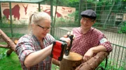 Selbst ist die Frau! Tierpflegerin Jasmin Batzdorfer und ihr Kollege Benedikt Knüppe gestalten die Anlage für die Baumstachler Viktor und Monty um. Die Ursons sollen ein gemeinsames Gehege beziehen, eine Männer-WG also. Werden die zwei miteinander klarkommen?