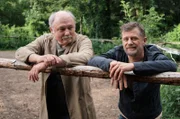 Der Fiaker-Unternehmer Alois Maxeiner (Karl Fischer) vertraut auf das Talent von Niko (Andreas Guenther, re.) als Kutscher.