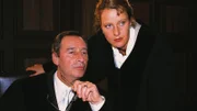 Oberstaatsanwalt Gerhart Lotze (Henry van Lyck) und Staatsanwältin Charlotte Glaser (Britta Schmeling) hören sich die Ausführungen der Verteidigung an.