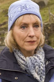 Delyth Mostyn (Sharon Morgan) will nach langer Witwenschaft wieder heiraten.