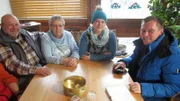 Klaus (65) und seine Familie haben ein Problem: eine total chaotische Garage, für die sich niemand verantwortlich fühlt. Gleichzeitig braucht Tochter Stephanie (26) dringend Geld für das Finanzamt. RTL II-Trödelprofi Otto Schulte wird zu Hilfe gerufen und muss richtig Gas geben, um aus dem Chaos Geld zu machen. (Foto, v.li.n.re.: Klaus, Helga, Stehanie und Experte Otto Schulte)