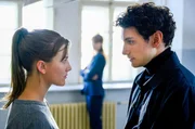 Dorian (Nicola Perot) besucht Jenny (Lea Freund) in der Untersuchungshaft - er glaubt an ihre Unschuld. Dorian (Nicola Perot) besucht Jenny (Lea Freund) in der Untersuchungshaft - er glaubt an ihre Unschuld.