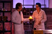 Michael Ostrowski, Chemikerin Stefanie Allworth.