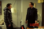 Kleinlaut gesteht Flori, dass er sich und Lex selbst angezeigt hat. Von links: Florian Brunner (Tommy Schwimmer) und Mike Preissinger (Harry Blank).