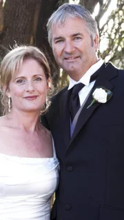 Meg (Sonia Todd) und Terry (John Jarratt) beschließen, auf den Spuren von Terrys Vater eine Rundreise durch das ganze Land zu machen.