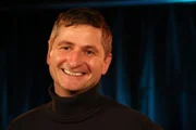 Diesmal erläutert der Molekularbiologe und Leibniz-Preisträger Jörg Vogel (im Bild), wie maßgeschneiderte Antibiotika Krankheiten heilen können. Und der Produktentwicklungsforscher Albert Albers vom Karlsruher Institut für Technologie sagt: Zum Glück gibt es Probleme! Wie kreative Erfinder daraus Innovationen machen.