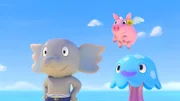 Mamfie, Pinkie und Takolo bauen ein Sandschloss am Strand. Aber das ist gar nicht so leicht.