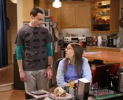 Jim Parsons (Sheldon Cooper), Mayim Bialik (Amy Farrah Fowler).