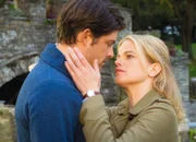 Vertrau mir: Daniel Buder als Owen, Mira Bartuschek als Holly