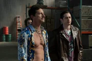 Pete (Pete Davidson, r.) und der Juwelierhändler Crispy (Simon Rex, l.) ergreifen die Flucht, als sie plötzlich von Paparazzi umstellt werden.
