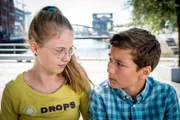 Zwischen Pinja (Sina Michel, li.) und Ramin (Jann Piet, re.) läuft im Moment so einiges schief...
