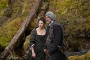 Dougal MacKenzie(Graham McTavish, l), Claire Randall(Caitríona Balfe, r)