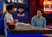 Carter (Julian Gant, l.); Max (Cheyenne Jackson, r.)
