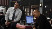 Warum ließ eine alleinerziehende Mutter ihre kleine Tochter mehrere Tage allein zu Hause? Nick Amaro (Danny Pino, l.) und Odafin "Fin" Tutuola (Ice-T) ermitteln.