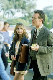 Buffy (Sarah Michelle Gellar), Rupert Giles (Anthony Stewart Head).