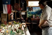 Sheldon Cooper (Iain Armitage) und George Cooper sen. (Lance Barber)