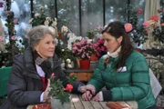 Hildegard (Antje Hagen); Kira (Mareike Lindenmeyer)