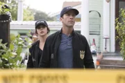 Suchen nach der undichten Stellt beim NCIS, die Informationen an die Presse gibt: Tammy (Vanessa Ferlito, l.) und LaSalle (Lucas Black, r.) ...