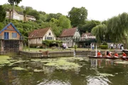 SRF DOK Auf der Themse – Englands könglicher Fluss Die Themse entspringt ganz unscheinbar hinter Oxford, schlängelt sich über fast 350 Kilometer durch Südengland und verbindet London mit der Nordsee.