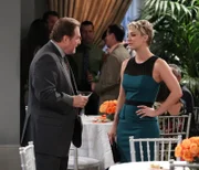 Stephen Root (Don), Kaley Cuoco-Sweeting (Penny).