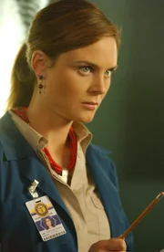 Dr. Brennan (Emily Deschanel)