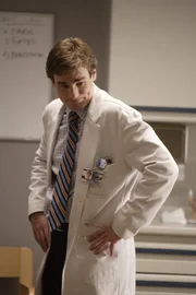 Dr. James Wilson (Robert Sean Leonard) hat mit Tritter und der Staatsanwaltschaft einen Deal ausgemacht. House soll sich bereit erklären, einen Entzug zu machen und bekommt im Gegenzug dafür keine Strafe.